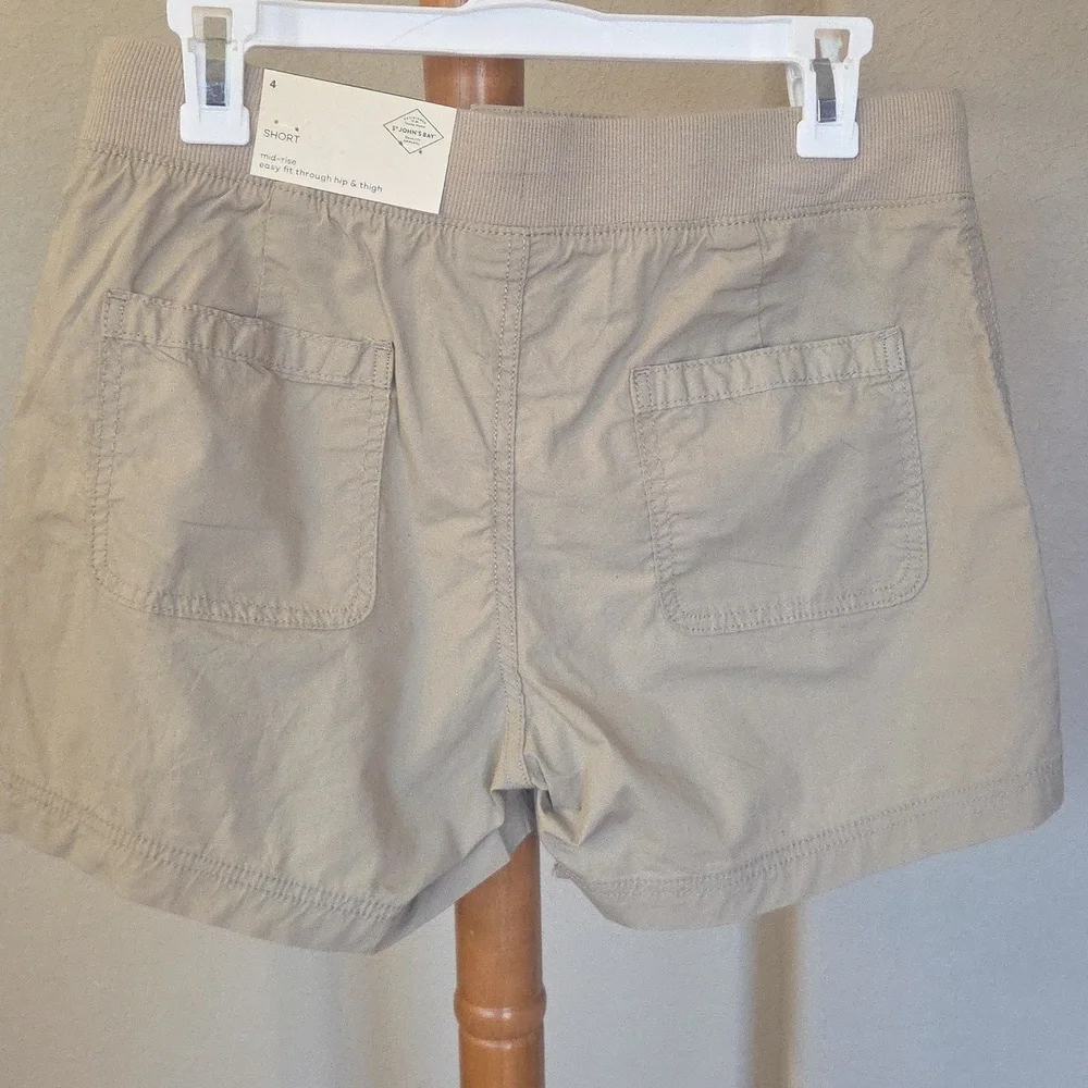 NWT St John's Bay Casual Tan Women Shorts, Size 4 - Picture 2 of 6